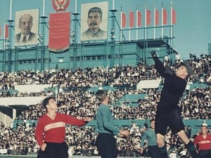 Утицај лутајућих Баска на фудбал у бољшевичкој Русији: Организовани неред прве совјетске фудбалске револуције