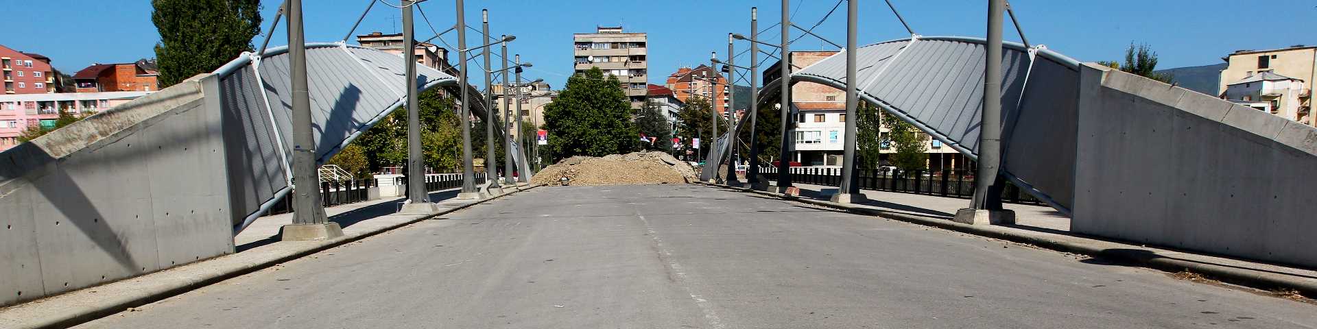 Како је Косовска Митровица подељена: Mост који је раздвојио српску и албанску обалу Ибра