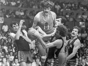 Како се пре 45 лета један деветогодишњак заразио кошарком: Прича о финалу у Манили 1978, „петрофовом“ пијанину и обручу тетковог коша