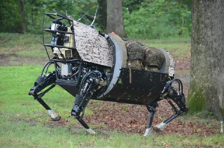 Теретни робот LS3 развијен у оквиру пројекта DARPA