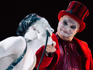 „Годо“ и „Дантон“ потказују убилачки циркус епохе: Нико не воли да види кловна у поноћ
