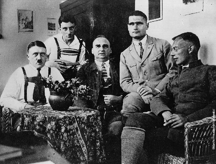 Адолф Хитлер, Емил Морис, Херман Крибел, Рудолф Хес и Фридрих Вебер у затвору у Ландсбергу 1924.