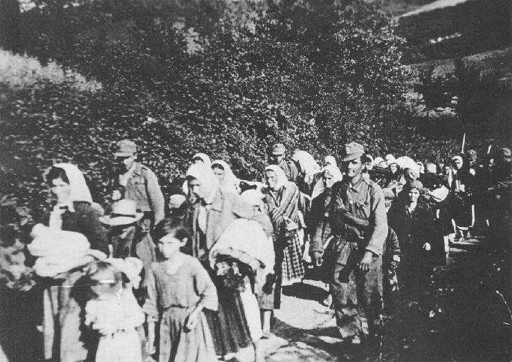Ustaše sprovode kozaračke Srbe u Jasenovac