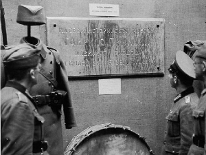 Потрага за спомен-плочом Гаврилу Принципу однетом Хитлеру као рођендански поклон 1941:  Изгубљено-нађено-изгубљено