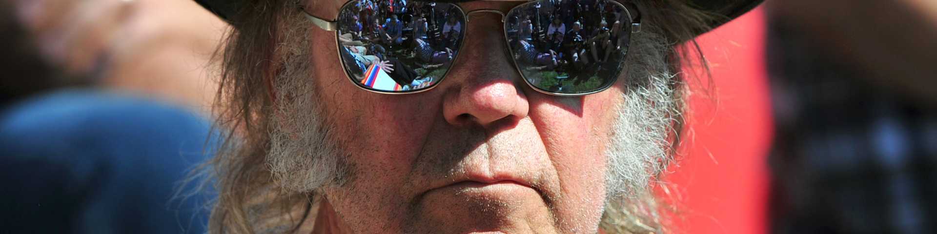 Електрична слобода Нила Јанга: Сонични ураган из прохујалих времена 