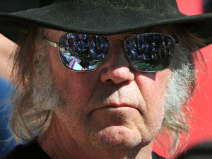 Електрична слобода Нила Јанга: Сонични ураган из прохујалих времена 