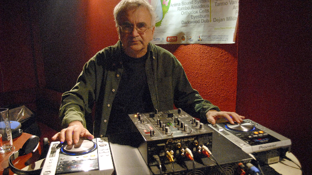 Укључи ме, ја сам радио: Мојих 40 година пред микрофоном