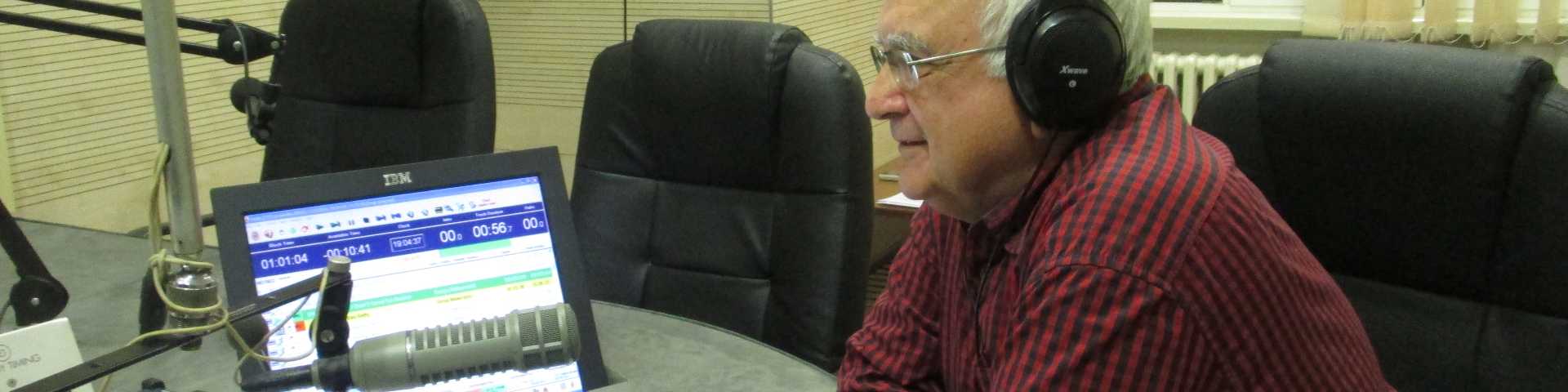 Укључи ме, ја сам радио: Мојих 40 година пред микрофоном