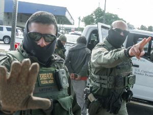 Сезона лова на имигранте у Америци: Милитаризација полиције и последице