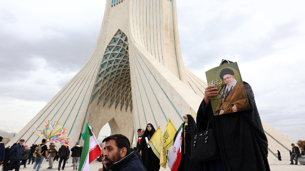 Америка против Ирана од Мосадека до Хомеинија: Технике државних удара  и концесије на нафту