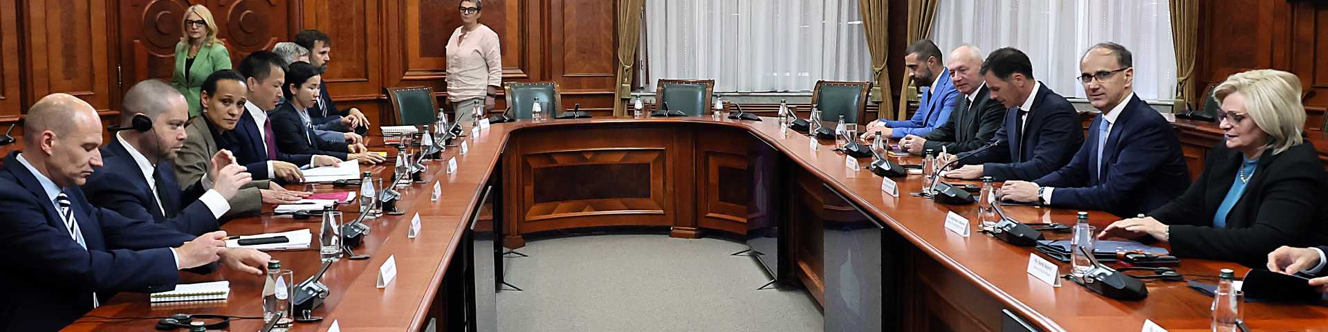 Пакет помоћи вредан 600 милиона евра за пензионере и угрожене: Економска и политичка рачуница