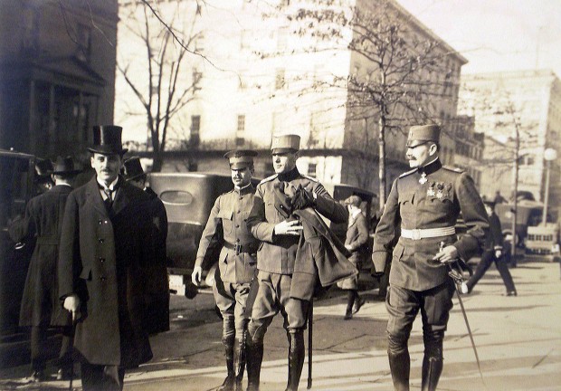 Хамилтон Фиш Армстронг са српском делегацијом у Вашингтону 1917.