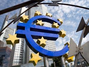 Да ли је снажан пад евра индикатор дугорочног слабљење еврозоне?