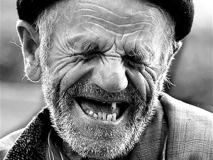 Колико Србима фали зуба и како се вилица може комплетирати: Дођи, плати и за сат имаш нове зубе 